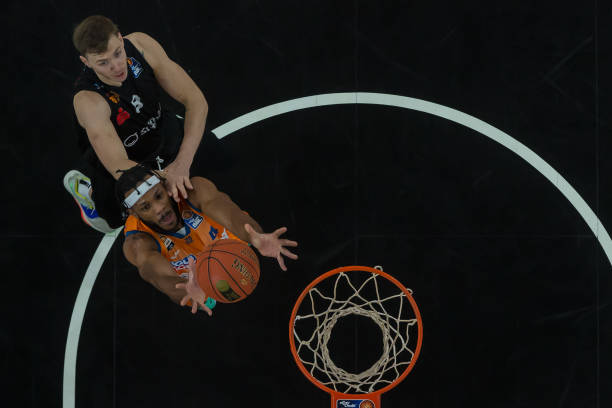 伯恩的背景 伯恩的背景